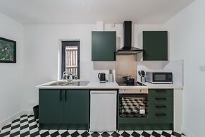 Deluxe Studio Apartments