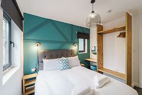 Deluxe Studio Apartments