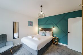 Deluxe Studio Apartments