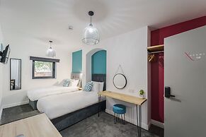 Deluxe Studio Apartments