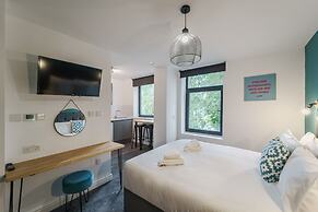 Deluxe Studio Apartments