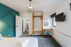 Deluxe Studio Apartments