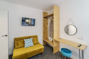 Deluxe Studio Apartments