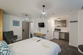 Deluxe Studio Apartments