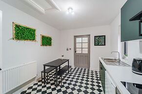 Deluxe Studio Apartments