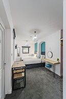 Deluxe Studio Apartments