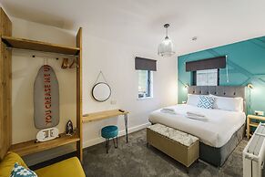 Deluxe Studio Apartments