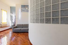 Modern Apartment With Mezzanine by Wonderful Italy
