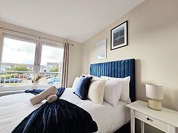 Modern 5 Bed Townhouse with Free Parking