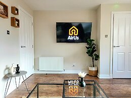 Modern 5 Bed Townhouse with Free Parking