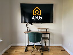 Modern 5 Bed Townhouse with Free Parking