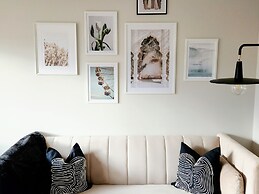 Modern 5 Bed Townhouse with Free Parking