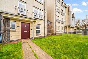 Modern 5 Bed Townhouse with Free Parking