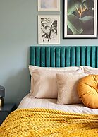 Modern 5 Bed Townhouse with Free Parking