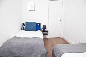 Snug - Logie Baird Apartment
