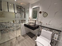 siri grand bangkok hotel