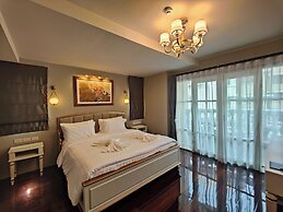 siri grand bangkok hotel