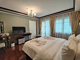 siri grand bangkok hotel