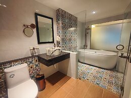 siri grand bangkok hotel