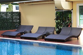 siri grand bangkok hotel