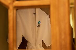 siri grand bangkok hotel