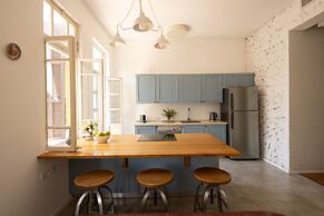 Seaside Vintage Dream by Sea N' Rent