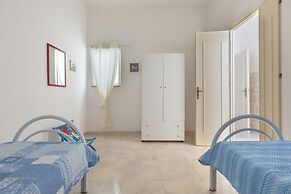 3550 Casa Cleopatra by Barbarhouse