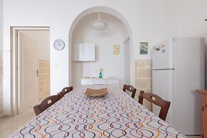 3550 Casa Cleopatra by Barbarhouse