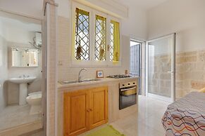 3550 Casa Cleopatra by Barbarhouse