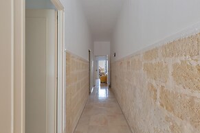 3550 Casa Cleopatra by Barbarhouse