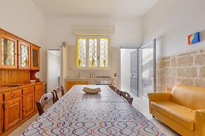 3550 Casa Cleopatra by Barbarhouse