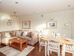 1 Court Cottage, Hillfield Village