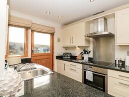 1 Court Cottage, Hillfield Village