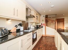 1 Court Cottage, Hillfield Village