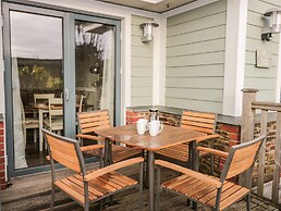 1 Court Cottage, Hillfield Village