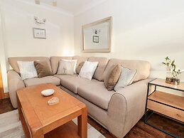 1 Court Cottage, Hillfield Village