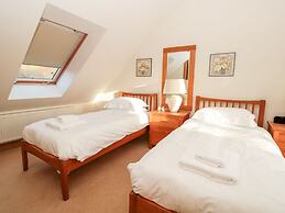 1 Court Cottage, Hillfield Village