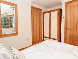 1 Court Cottage, Hillfield Village