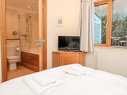 1 Court Cottage, Hillfield Village