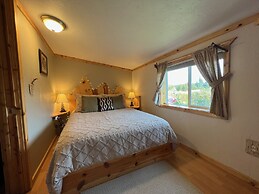 Green Timbers Lodge Redwood Cabin