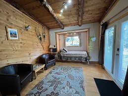 Green Timbers Lodge Redwood Cabin