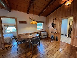 Green Timbers Lodge Redwood Cabin