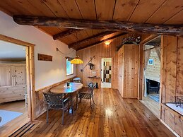 Green Timbers Lodge Redwood Cabin