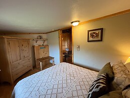 Green Timbers Lodge Redwood Cabin