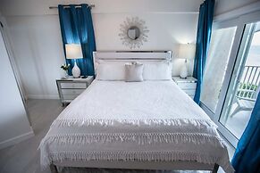 Enjoy Sunsets at Fully Equipped Condo at the Beach