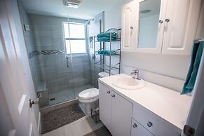 Enjoy Sunsets at Fully Equipped Condo at the Beach