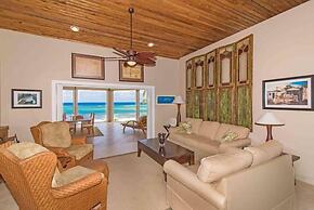 Peaceful Ocean Front Beach House in Bodden Town