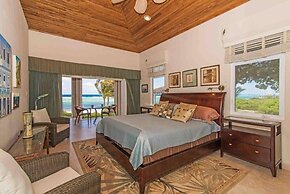 Peaceful Ocean Front Beach House in Bodden Town