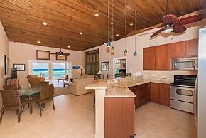 Peaceful Ocean Front Beach House in Bodden Town