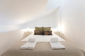 Urban House by LovelyStay